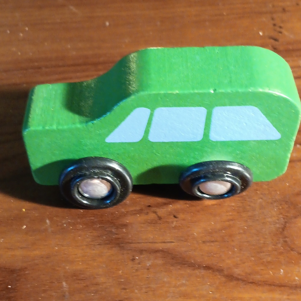204. GREEN CAR